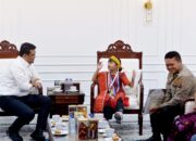 CAROLINE NABABAN, SISWI SD PERAIH EMAS OLIMPIADE ASIA DIHADIAHI GUBERNUR BEASISWA HINGGA RUMAH