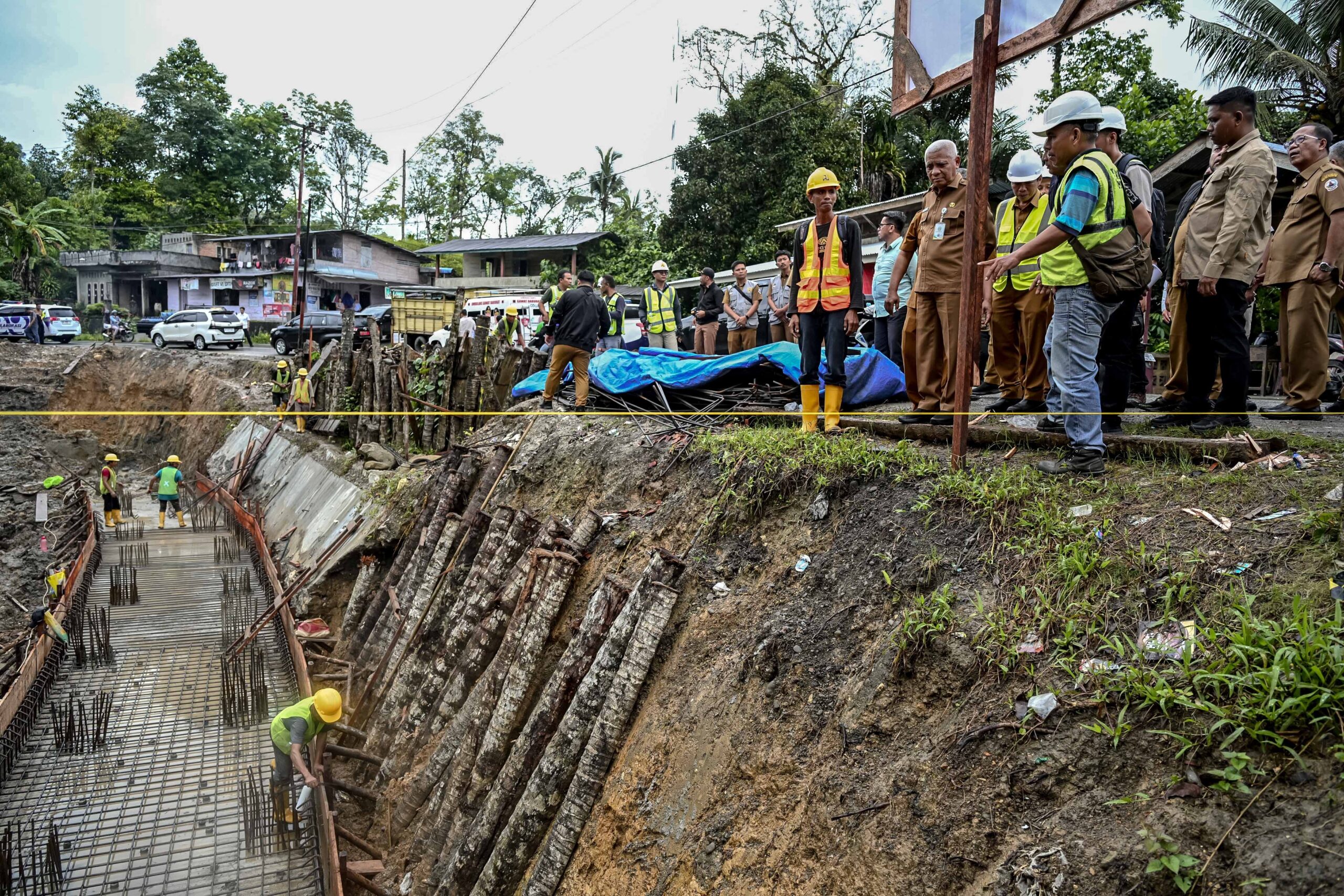 KEMBALI BERKANTOR DI KEPULAUAN NIAS, WAGUB SURYA PASTIKAN PEMBANGUNAN PEMPROV SUMUT BERJALAN SESUAI RENCANA
