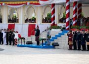 BOBBY NASUTION PIMPIN UPACARA HUT RI DARI TENGAH LAPANGAN, TEKANKAN INFLASI DAN PEMERATAAN PEMBANGUNAN