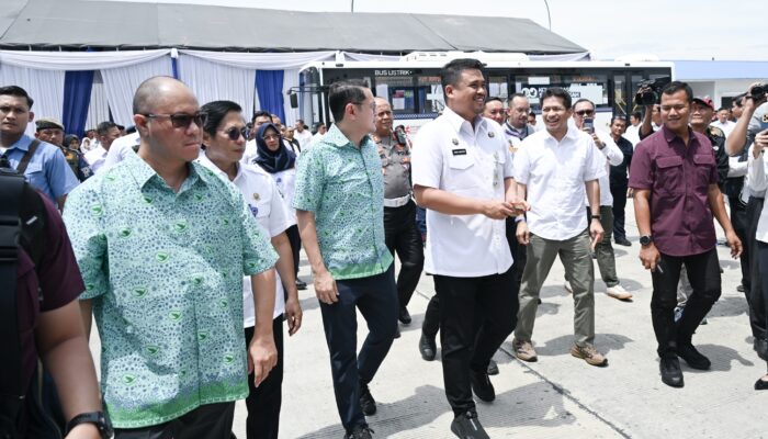 GUBSU BOBBY LUNCURKAN BRT MEBIDANG, 30 BUS LISTRIK DISIAPKAN