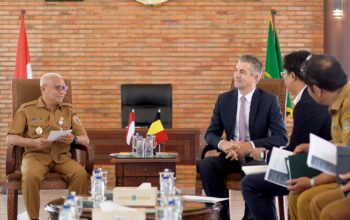 WAGUB SURYA TAWARKAN POTENSI INVESTASI SUMUT KEPADA DUTA BESAR BELGIA WAGUB SURYA TAWARKAN POTENSI INVESTASI SUMUT KEPADA DUTA BESAR BELGIA