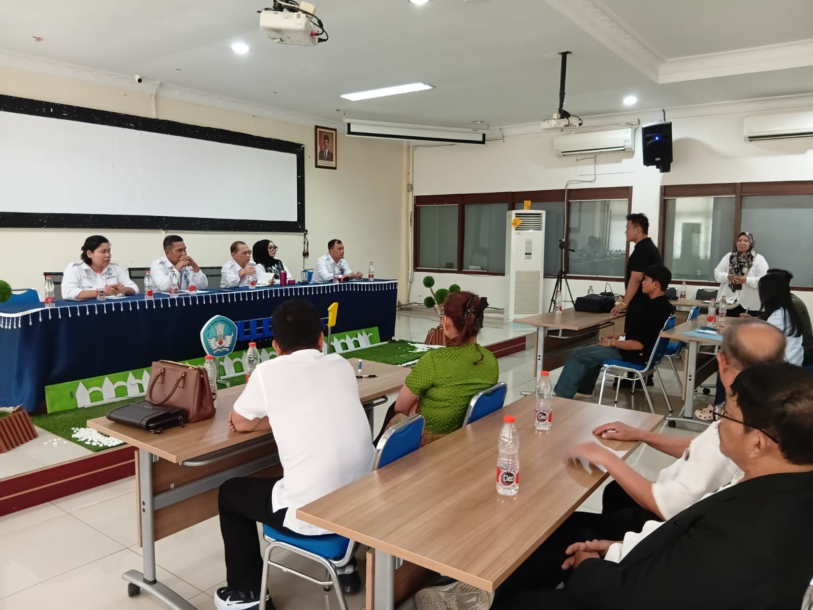 LLDIKTI WILAYAH I PERTEMUKAN REKTORAT DAN YAYASAN DENGAN MAHASISWA UDA, TUNTASKAN PERSOALAN KENDALA PINDAH KAMPUS LLDIKTI WILAYAH I PERTEMUKAN REKTORAT DAN YAYASAN DENGAN MAHASISWA UDA, TUNTASKAN PERSOALAN KENDALA PINDAH KAMPUS
