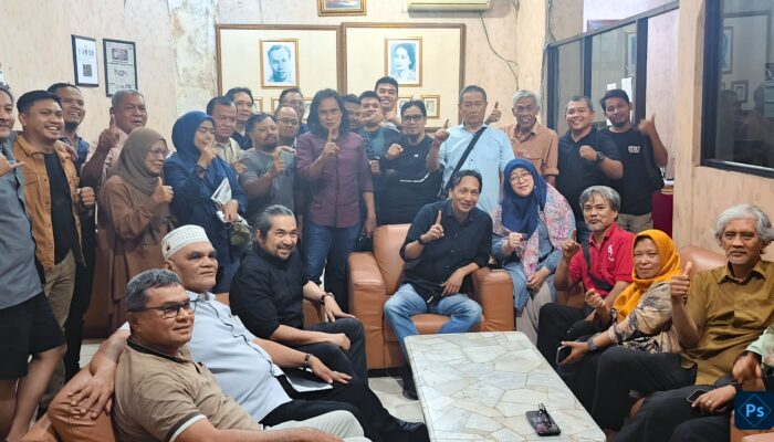 AUSTIN TUMENGKOL DEKLARASI MAJU CALON KETUA PWI SUMUT 2026