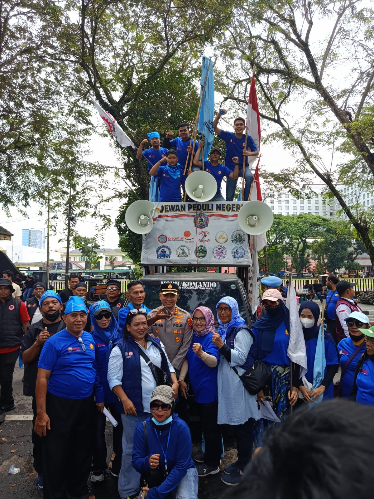 KAPOLRESTABES MEDAN PIMPIN PENGAMANAN AKSI KSPSI AGN, SIKAP HUMANIS POLRI TUAI APRESIASI KAPOLRESTABES MEDAN PIMPIN PENGAMANAN AKSI KSPSI AGN, SIKAP HUMANIS POLRI TUAI APRESIASI