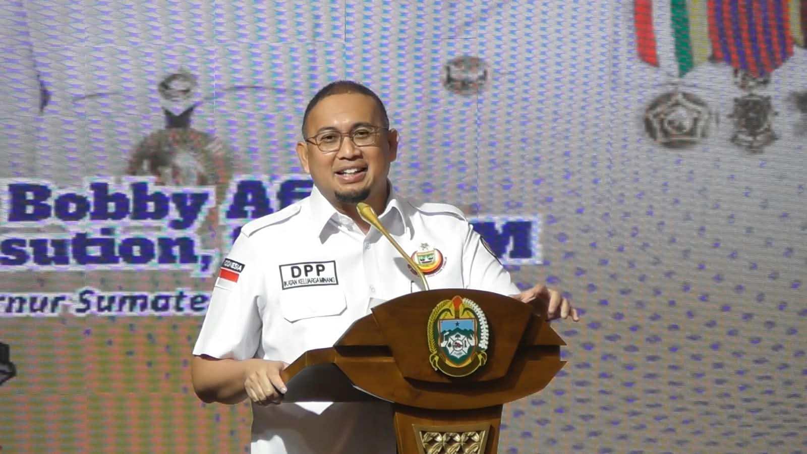 ANDRE ROSIADE PUJI BOBBY NASUTION: GUBERNUR YANG BEKERJA KERAS! ANDRE ROSIADE PUJI BOBBY NASUTION: GUBERNUR YANG BEKERJA KERAS!