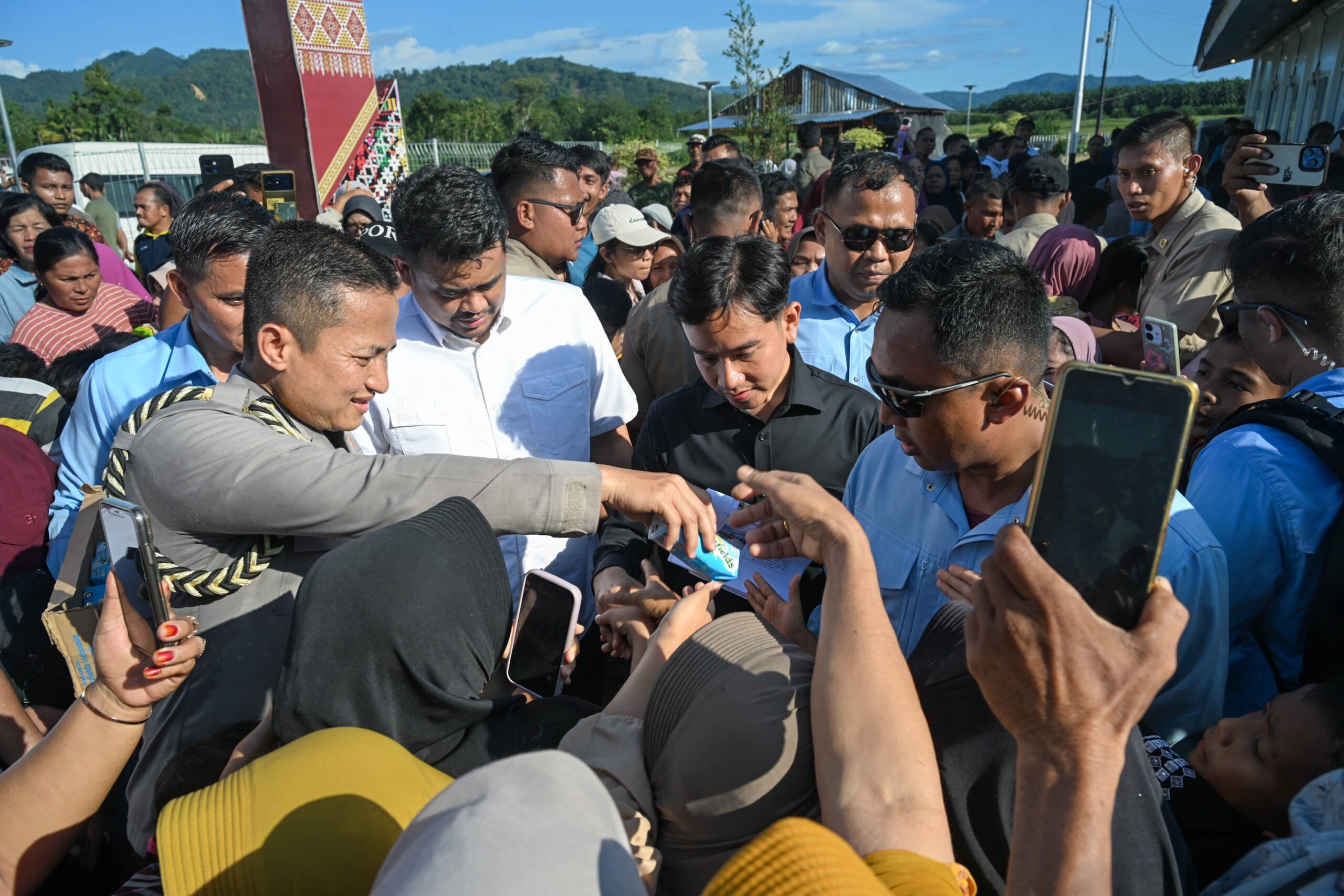 KUNJUNGI HUNTARA TAPSEL, WAPRES GIBRAN DAN GUBERNUR BOBBY PASTIKAN HUNTAP SEGERA DIBANGUN
