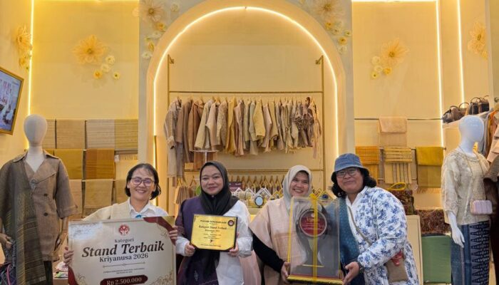 TAMPIL DENGAN KONSEP NUDE DAN WASTRA, DEKRANASDA MEDAN SABET STAND TERBAIK KRIYANUSA 2026