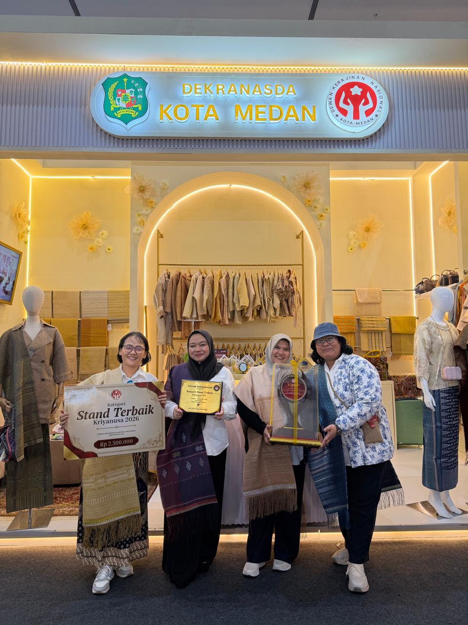 TAMPIL DENGAN KONSEP NUDE DAN WASTRA, DEKRANASDA MEDAN SABET STAND TERBAIK KRIYANUSA 2026 TAMPIL DENGAN KONSEP NUDE DAN WASTRA, DEKRANASDA MEDAN SABET STAND TERBAIK KRIYANUSA 2026