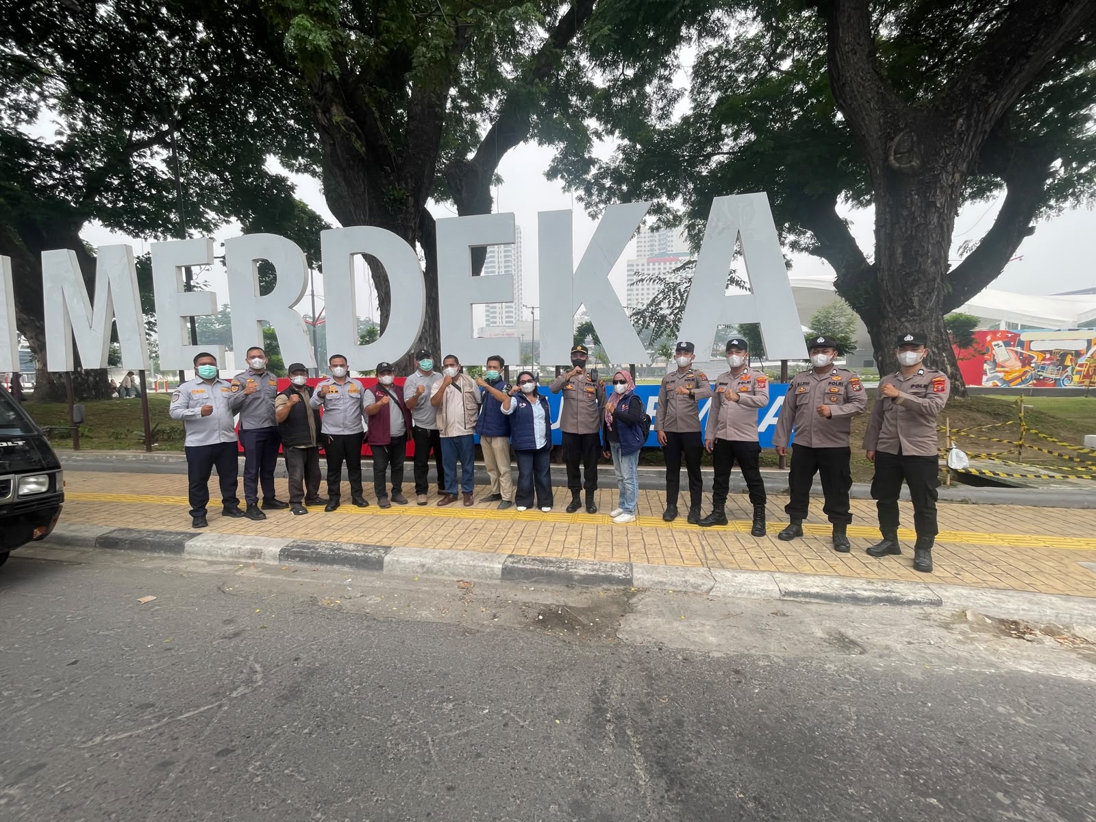 DPN, ORI, DAN GPIM SUMUT BAGIKAN MASKER KEPADA MASYARAKAT DI PUSAT KOTA MEDAN DPN, ORI, DAN GPIM SUMUT BAGIKAN MASKER KEPADA MASYARAKAT DI PUSAT KOTA MEDAN