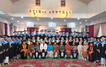 STIKES SENTRAL WISUDA 56 MAHASISWA, DIII KEBIDANAN RAIH KELULUSAN UJI KOMPETENSI NASIONAL 100 PERSEN