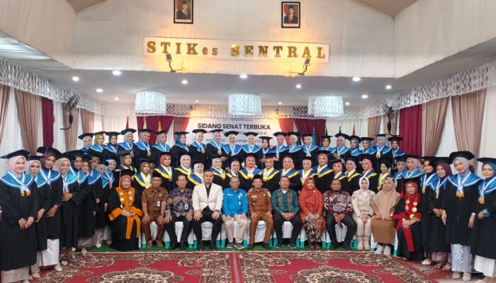 STIKES SENTRAL WISUDA 56 MAHASISWA, DIII KEBIDANAN RAIH KELULUSAN UJI KOMPETENSI NASIONAL 100 PERSEN