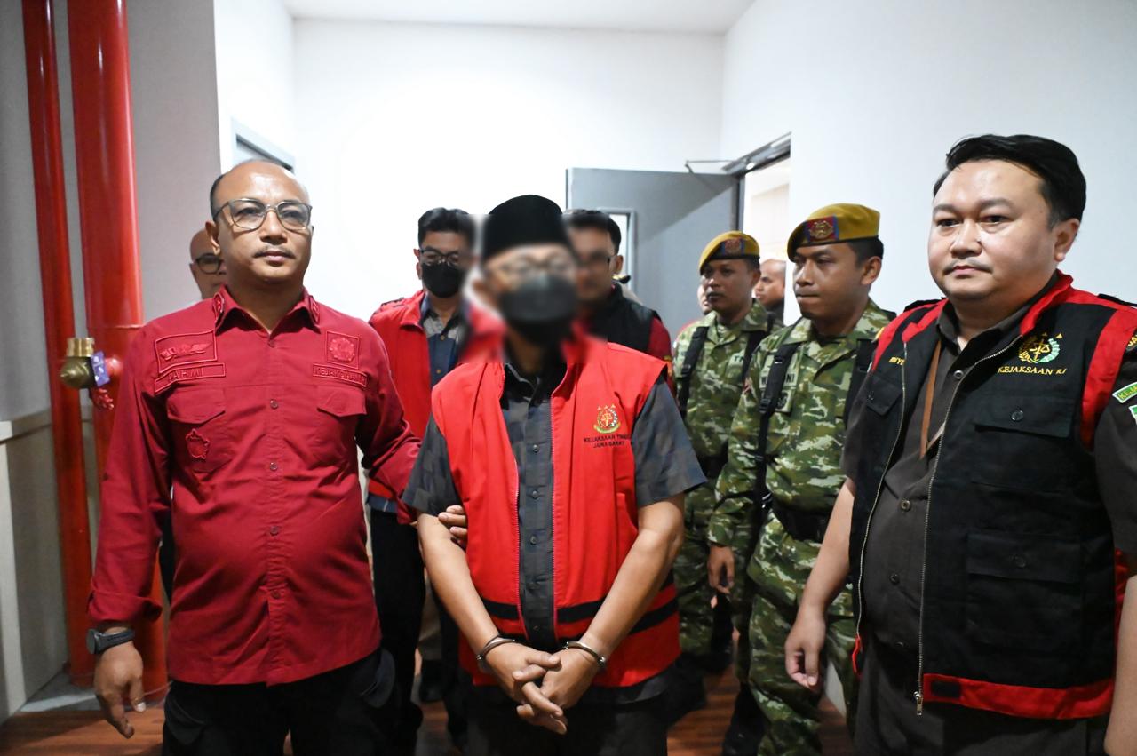 KEJATI JABAR TAHAN KETUA DAN PLT SEKRETARIS DPRD INDRAMAYU, DUGAAN KORUPSI TUNJANGAN RUGIKAN DAERAH RP18,79 MILIAR KEJATI JABAR TAHAN KETUA DAN PLT SEKRETARIS DPRD INDRAMAYU, DUGAAN KORUPSI TUNJANGAN RUGIKAN DAERAH RP18,79 MILIAR