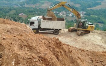AKTIVITAS TAMBANG DIDUGA ILEGAL DI DESA PAMAH, WARGA KELUHKAN DEBU DAN JALAN RUSAK, KINERJA POLRES DAIRI DISOROT