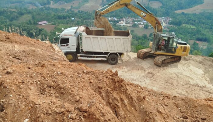 AKTIVITAS TAMBANG DIDUGA ILEGAL DI DESA PAMAH, WARGA KELUHKAN DEBU DAN JALAN RUSAK, KINERJA POLRES DAIRI DISOROT