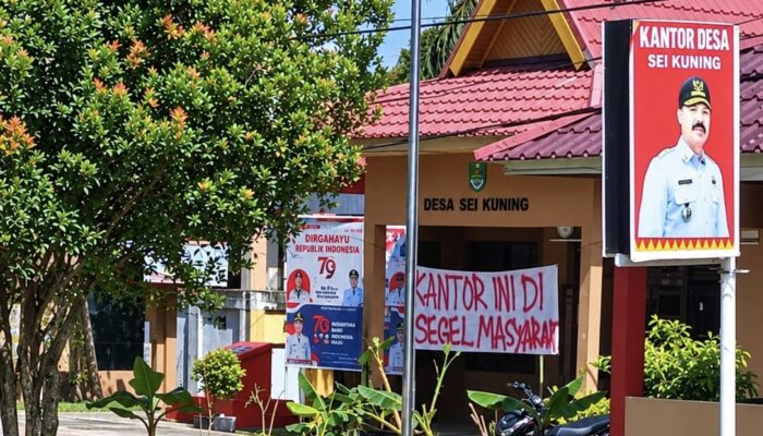 KANTOR DESA SEI KUMANGO DISEGEL WARGA, DIDUGA DIPICU PENGHADANGAN MASSA OLEH APARAT DI AREAL HGU PT SSL