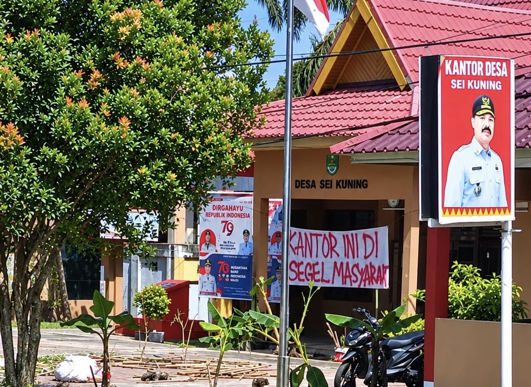 KANTOR DESA SEI KUMANGO DISEGEL WARGA, DIDUGA DIPICU PENGHADANGAN MASSA OLEH APARAT DI AREAL HGU PT SSL
