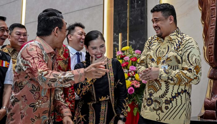 GUBERNUR SUMUT BOBBY NASUTION RESMIKAN SEKOLAH GUANG MING